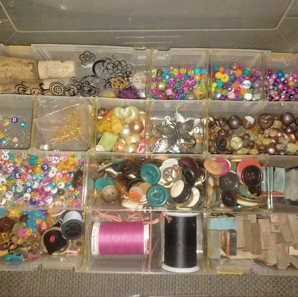 CRAFTY AND BEADY MIX - Picture 3 of 4